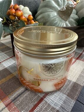 Mandarin Apple Scented Candle - Bellevue Luxury Candle